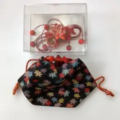 和装玉飾り装飾、 黒地カラフル葉柄巾着のセット