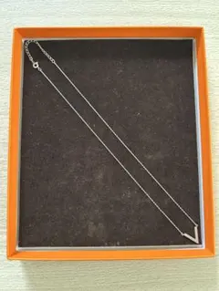 大幅値下げ シルバー V字型ペンダント ネックレス 24cm