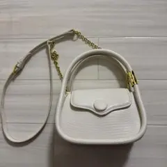 ホワイト ショルダーバッグ 合成皮革 ゴールド金具