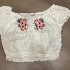hollister 刺繍付きホワイトクロップドシャツ