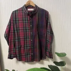 赤と緑のチェック柄 長袖シャツ