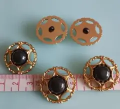 ゴールドと黒の装飾（プラスチック）ボタン5 個セット