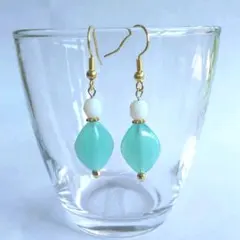 エメラルドグリーンのピアス