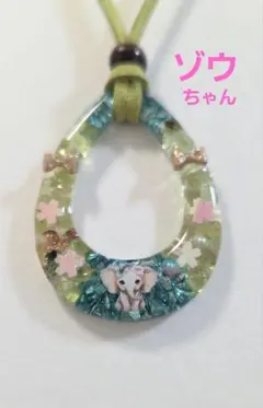 ゾウレジンネックレス✨　かわいいネックレス　　ペリドットレジンネックレス