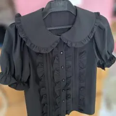 フリル付き黒半袖ブラウス