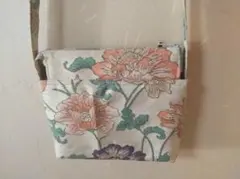 送料込み　ショルダーバッグ　着物リメイク　手づくり　帯地　花模様　1点