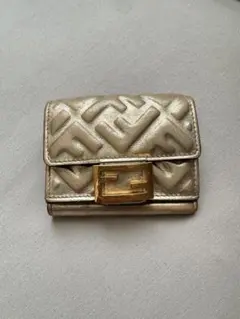 Fendi ゴールド 三つ折り財布のサムネイル