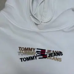【TOMMY JEANS】ロゴ フーディ 白のサムネイル