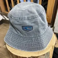 グレー バケットハット 刺繍ロゴ付き