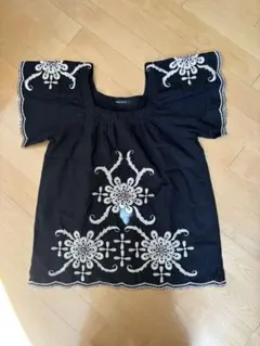 ROSE BUD 花柄刺繍トップスのサムネイル