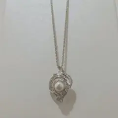 【新品未使用】薔薇モチーフ ネックレス 貝パール ダイヤモンド クリスタル