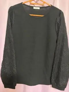 ブラック　長袖トップス　ニット
