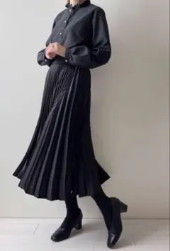 UNIQLO セオリー　ブラック プリーツスカート