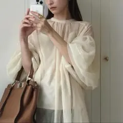 シースルートップス　キャミソール付き　ランタンスリーブ 白ブラウス　上品　韓国