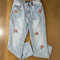 Desigual 花柄刺繍 デニムパンツ ライトブルー サイズ38のサムネイル