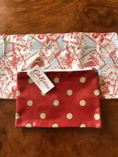 ［新品］Cath Kidston 赤いドット柄のポーチ ショップ袋付き