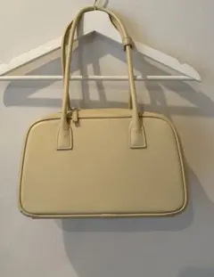 ボストン型クリームイエロー ハンドバッグのサムネイル