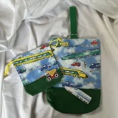 80.. トレイン柄の上履き入れ、巾着袋、アイロンワッペン２枚　3点セット