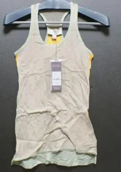 アディダス製  タンクトップ エッセンシャル ブラ? 未使用タグ付き