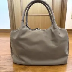 新品未使用　多ポケット　ナイロン　ハンドバッグ　軽量　きれいめ　カジュアル　便利