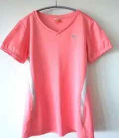 PUMA ピンク Vネック Tシャツ