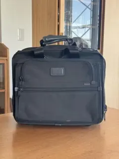 TUMI ブラック キャリーケース 4輪 26627D2 機内持ち込み - メルカリ