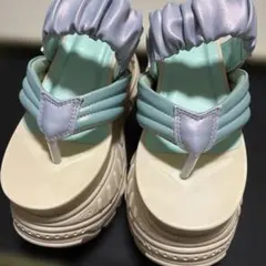 YOSUKE 厚底サンダル トングサンダル ラベンダーのサムネイル