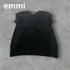 emmi ブラック Vネック ニットベスト　身幅ゆったり