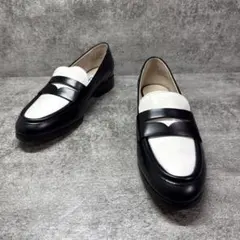 【極美品】Clarks クラークス バイカラー モノトーン コインローファーのサムネイル