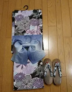 新品花柄浴衣セット（浴衣帯・下駄付き）
