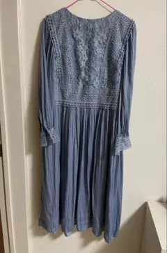 ブルー レース装飾 長袖ワンピース