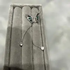 蝶の形状 シルバーブローチ エナメル羽