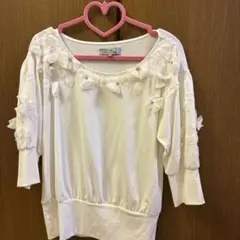 ホワイト フラワー装飾 五分袖トップス