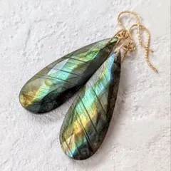 天然石 ラブラドライトの14kgfピアス（ペアシェイプ・マルチ）／イヤリング可