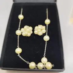 パール風ネックレスとイヤリングセット