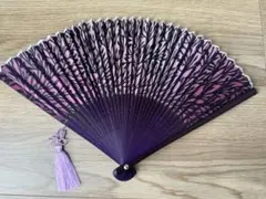 紫とピンクの植物模様扇子（箱入り.ケース付き）