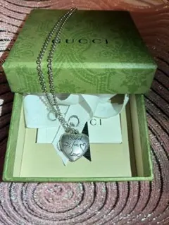 GUCCI シルバー ハート型ネックレス