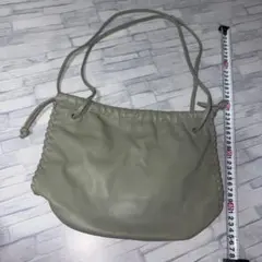 a.v.vモスグリーンレザー 風ショルダーバッグ 中型のサムネイル