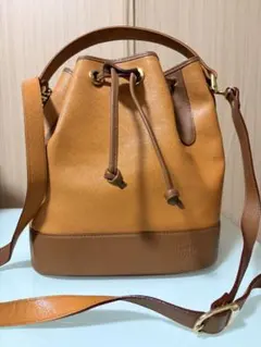 GIORGIO VASINI ITALとも表は、バッグや財布などの革製品