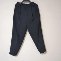 タック入り黒パンツ ウエストゴム仕様
