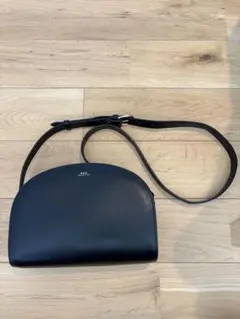APC ハーフムーンバック