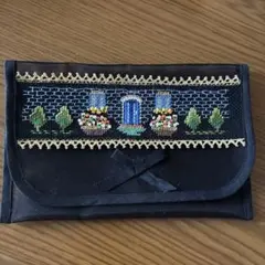 ハンドメイド　刺繍ポーチ