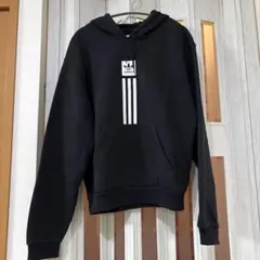 adidas ブラック パーカー フード付き