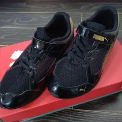 PUMA ブラック/ゴールド スニーカー 20cm
