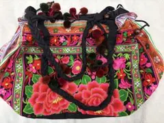 新品未使用タイ民族刺繍バッグ ポンポン付き エスニック トート