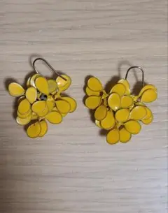 イエローフラワーデザインピアス