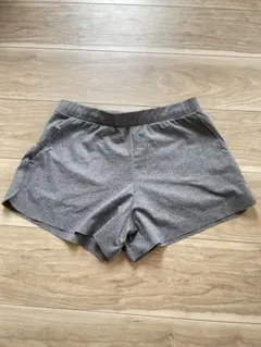 美品　UNIQLO グレーショートパンツ　2枚セット