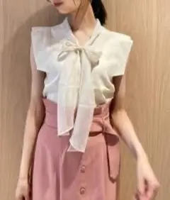 スナイデル　ボウタイニット　リボン付きノースリーブトップス（アイボリー