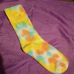 ニューバランス　タイダイ柄ソックス