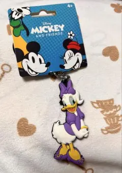 【海外製品】デイジーダック　キーホルダー ミッキー＆フレンズ